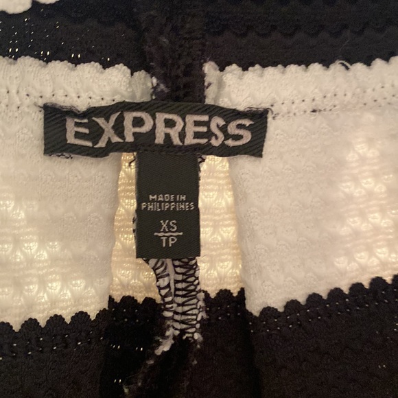 Express pleated striped skirt - Picture 5 of 5